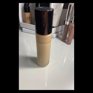 Becca Aqua luminous perfecting foundation